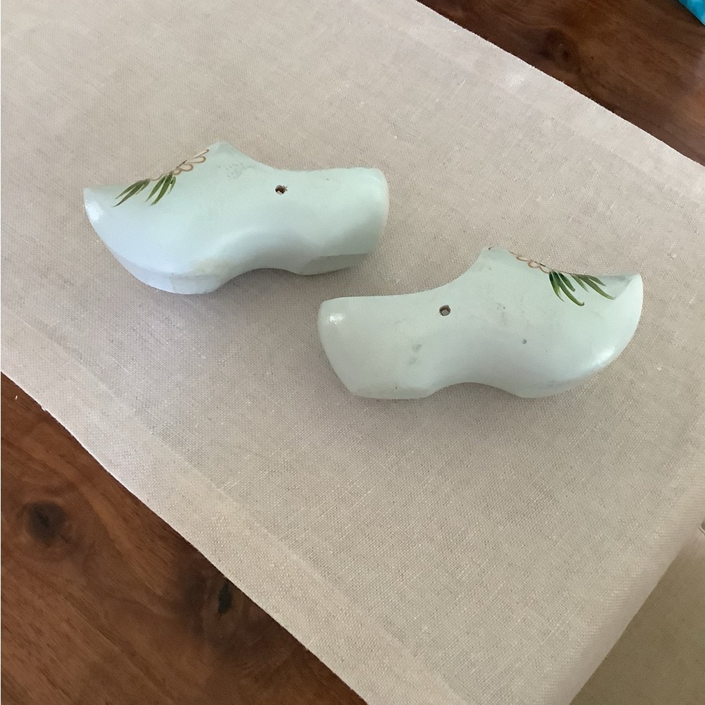 Vintage hand, painted wooden shoes - Picture 3 of 7